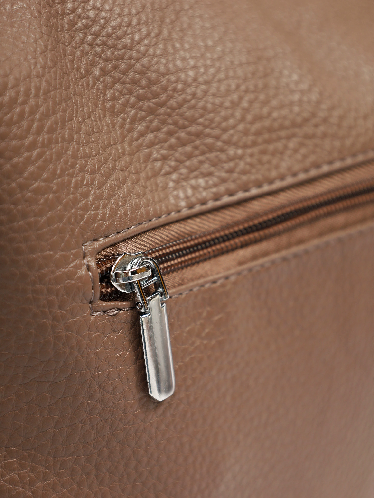 Сумка-шоппер с декоративными пуллерами в ассортименте